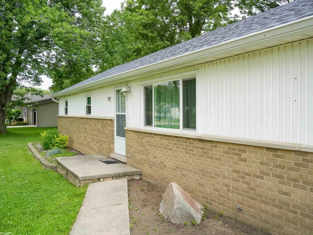 32159 Riverpoint Street Chesterfield Township MI 48047