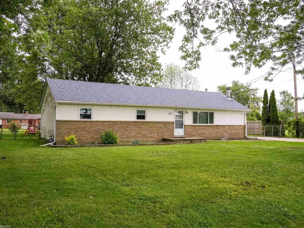 32159 Riverpoint Street Chesterfield Township MI 48047