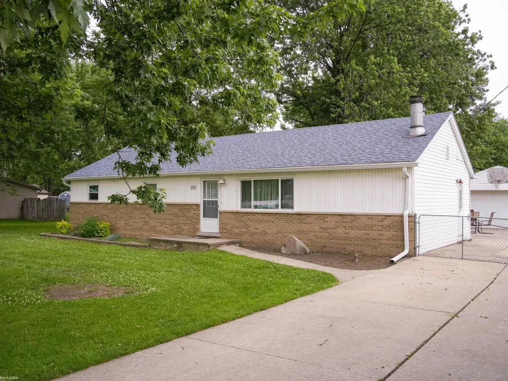 32159 Riverpoint Street Chesterfield Township MI 48047