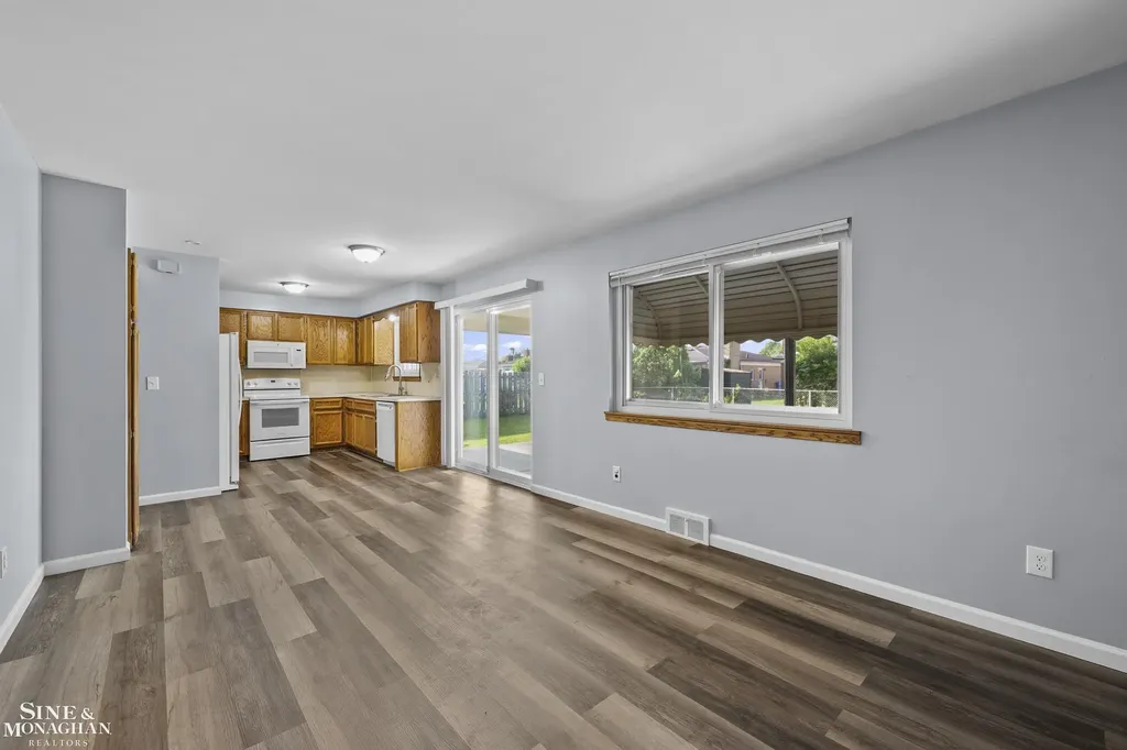 13152 Iowa Drive Warren City MI 48088
