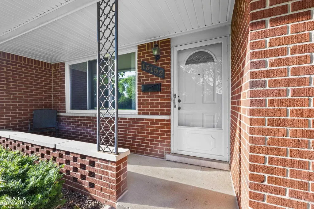 13152 Iowa Drive Warren City MI 48088