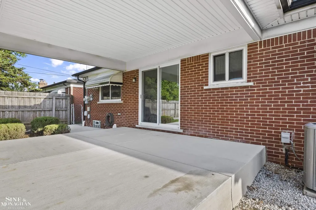 13152 Iowa Drive Warren City MI 48088