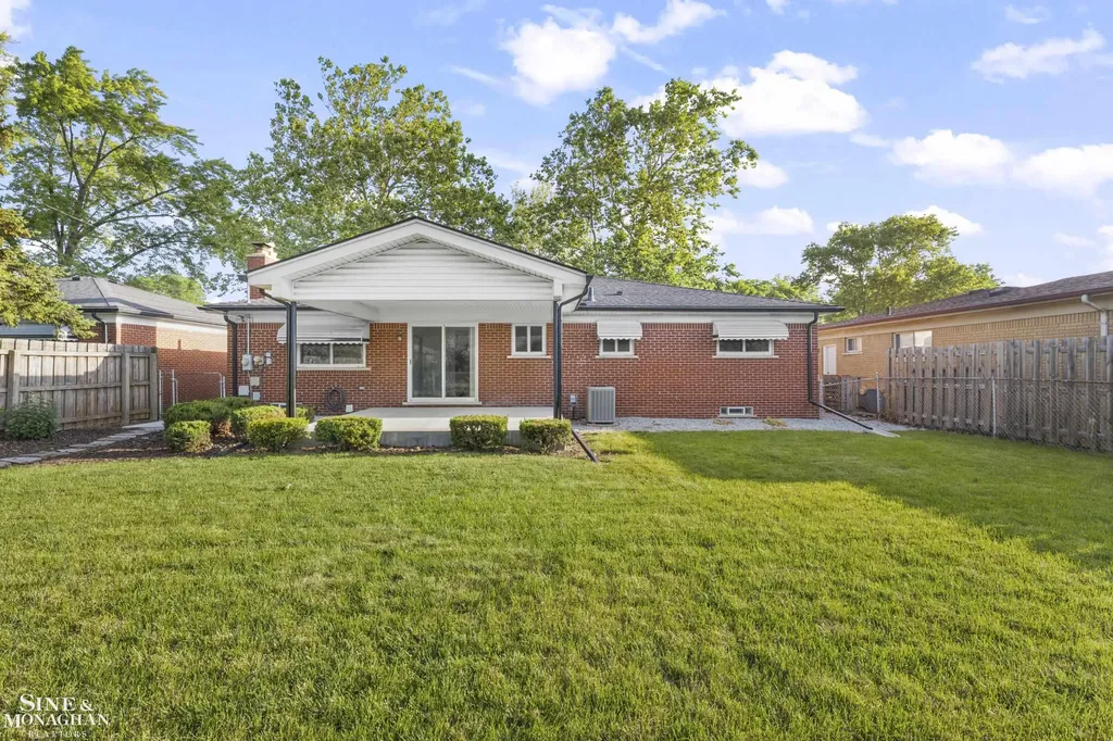13152 Iowa Drive Warren City MI 48088