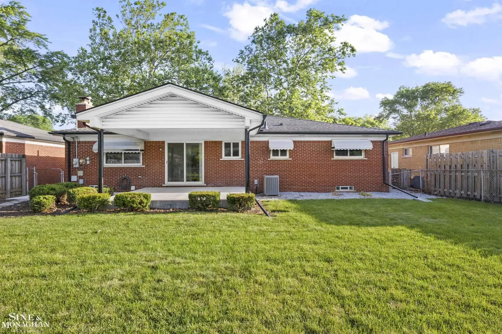 13152 Iowa Drive Warren City MI 48088