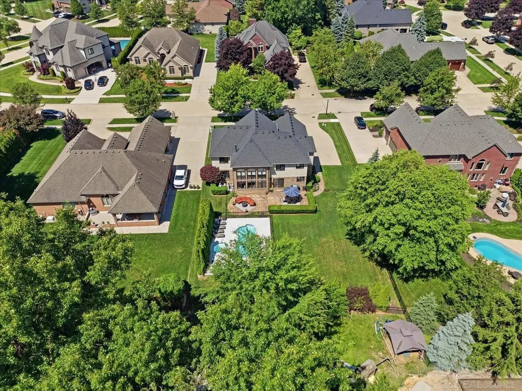 52250 Chickadee Lane Shelby Charter Township MI 48315
