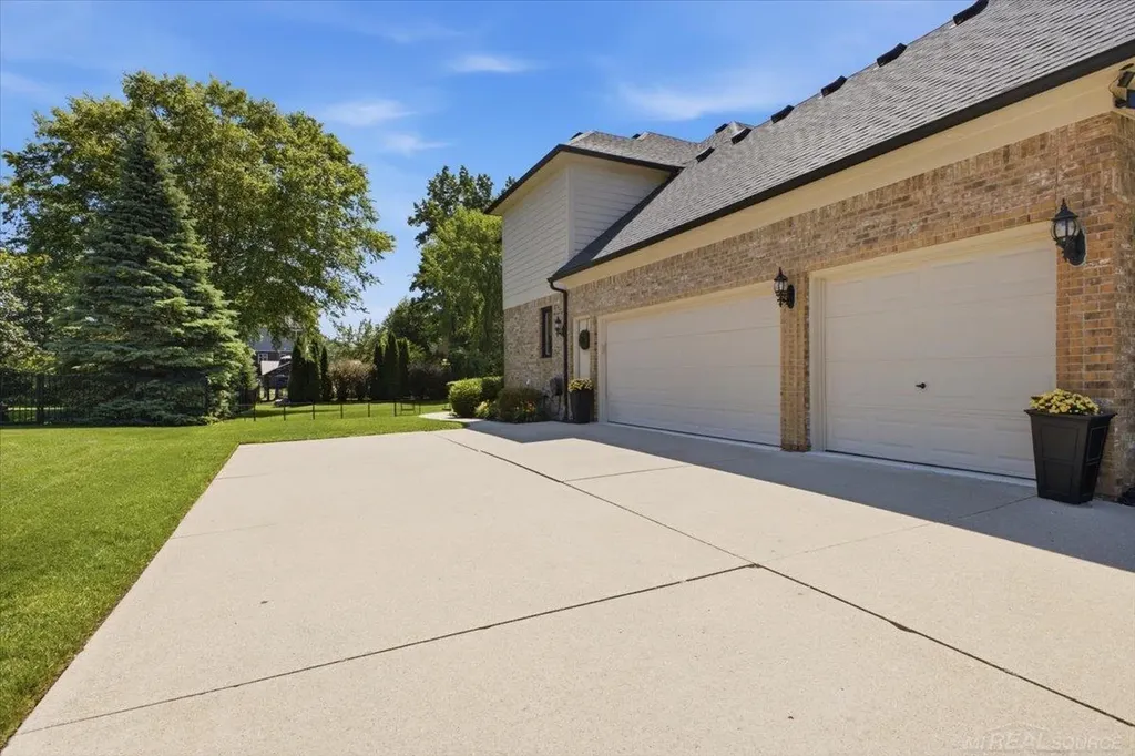 52250 Chickadee Lane Shelby Charter Township MI 48315