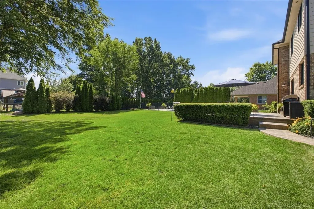 52250 Chickadee Lane Shelby Charter Township MI 48315