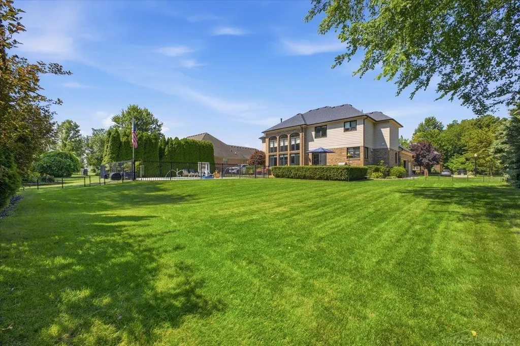 52250 Chickadee Lane Shelby Charter Township MI 48315