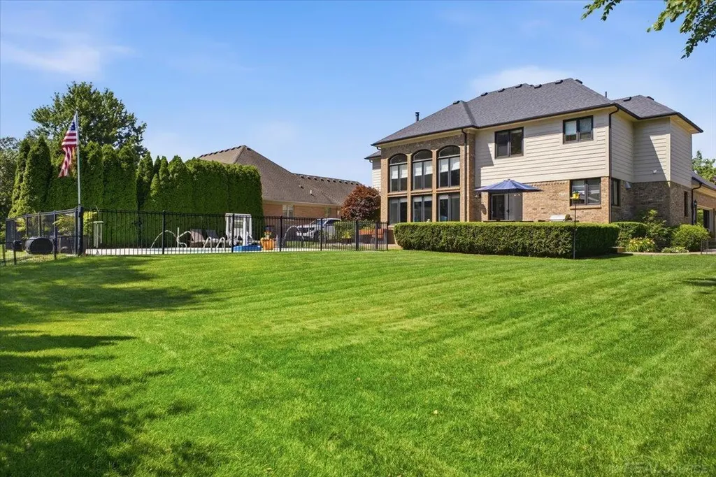 52250 Chickadee Lane Shelby Charter Township MI 48315