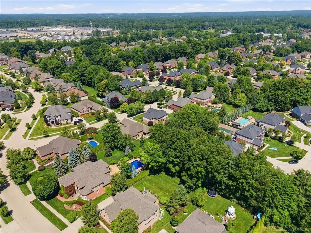52250 Chickadee Lane Shelby Charter Township MI 48315