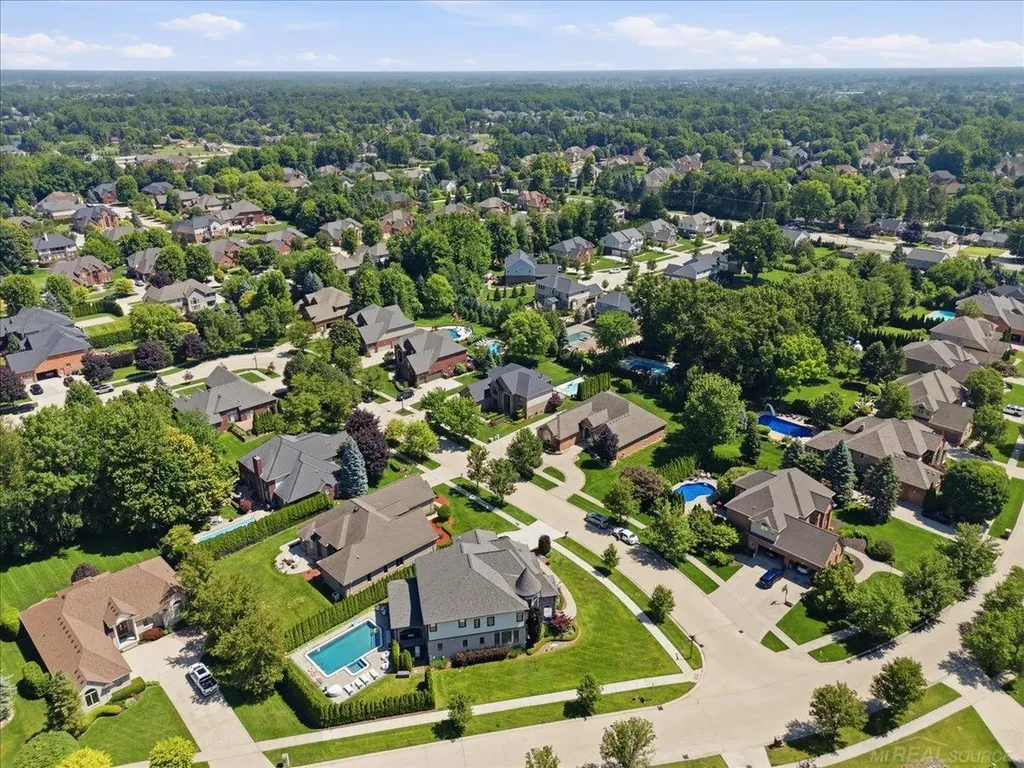 52250 Chickadee Lane Shelby Charter Township MI 48315