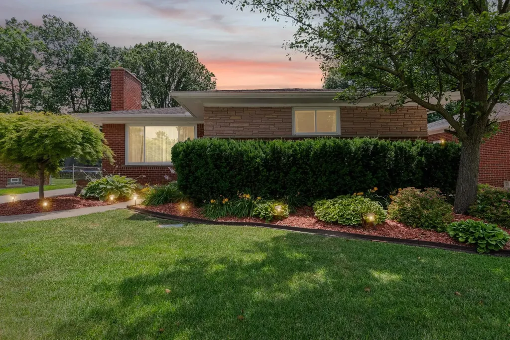 19924 Chalon Street St. Clair Shores City MI 48080