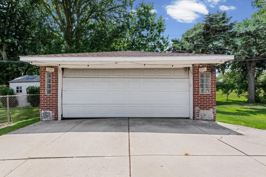 19924 Chalon Street St. Clair Shores City MI 48080