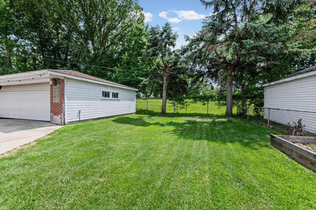 19924 Chalon Street St. Clair Shores City MI 48080