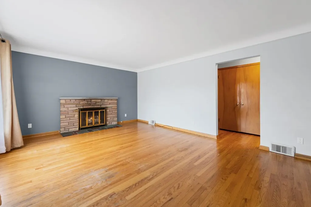 19924 Chalon Street St. Clair Shores City MI 48080