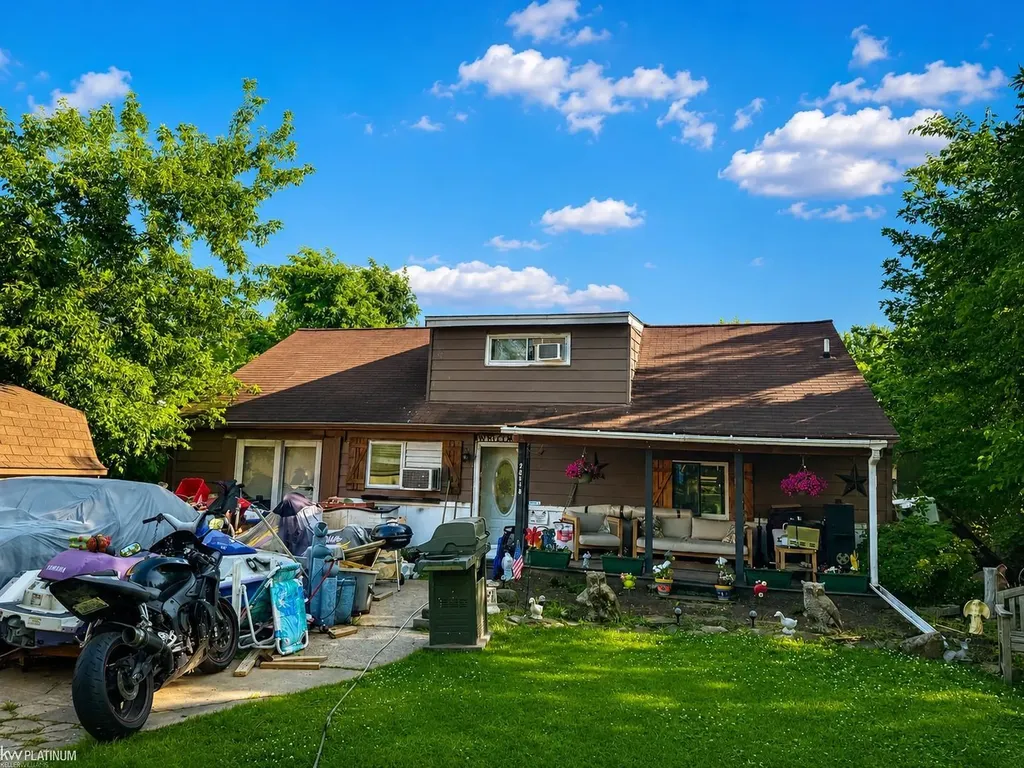26148 Lamour Street Harrison Charter Township MI 48045