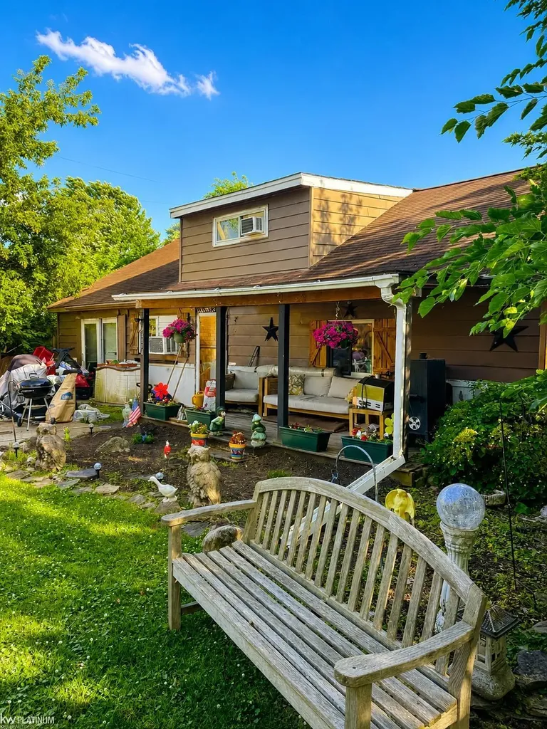 26148 Lamour Street Harrison Charter Township MI 48045