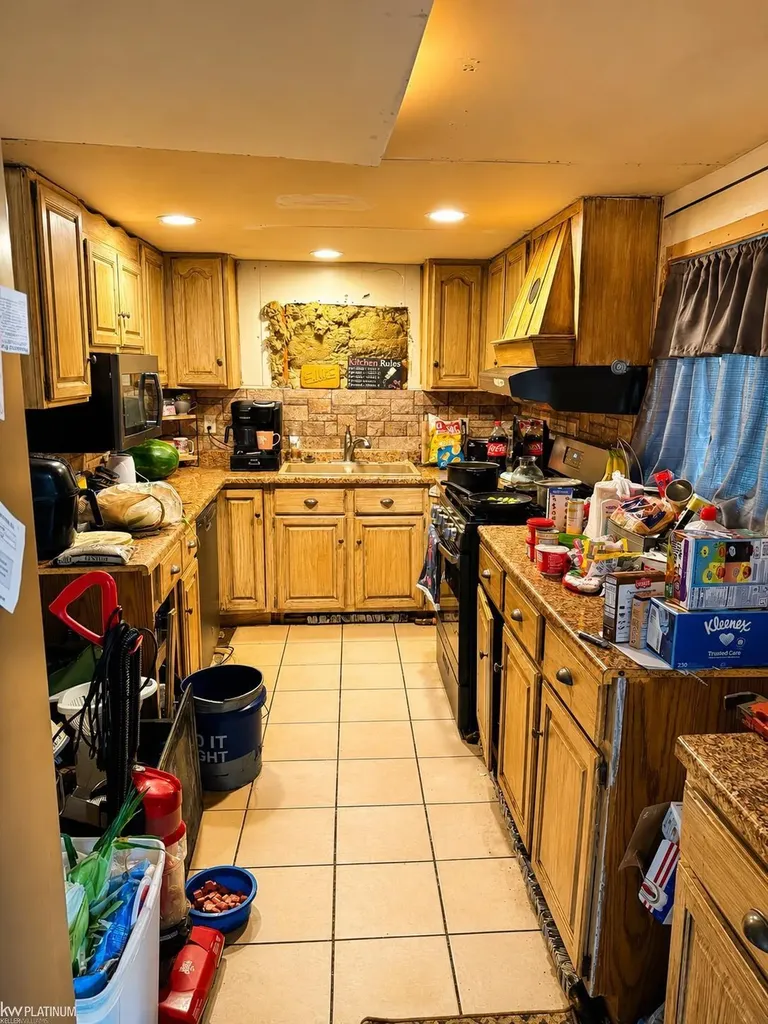 26148 Lamour Street Harrison Charter Township MI 48045
