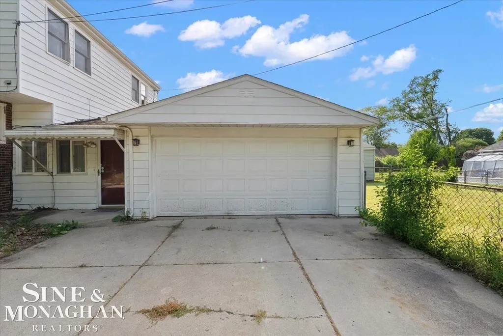 20602 Powers Street Dearborn Heights City MI 48125