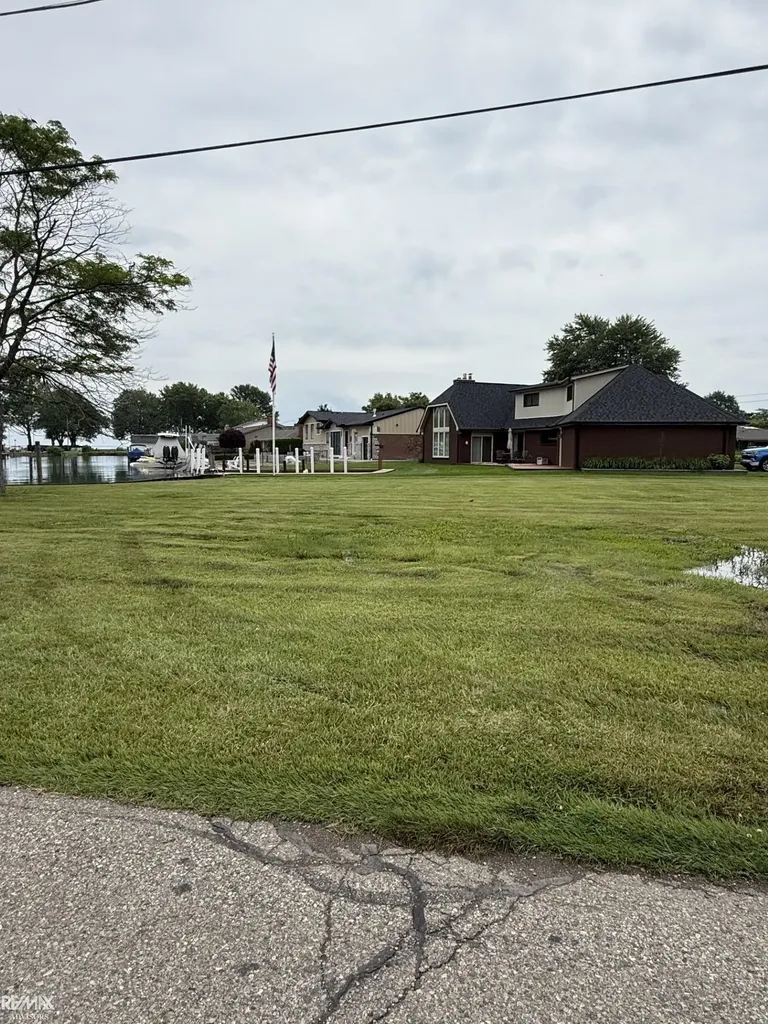 34011 Lotties Drive Chesterfield Township MI 48047