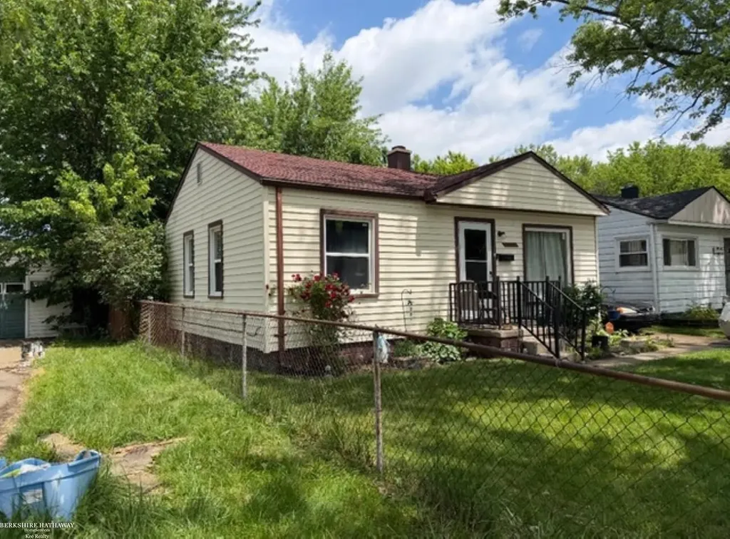 14267 Hendricks Road Warren City MI 48089