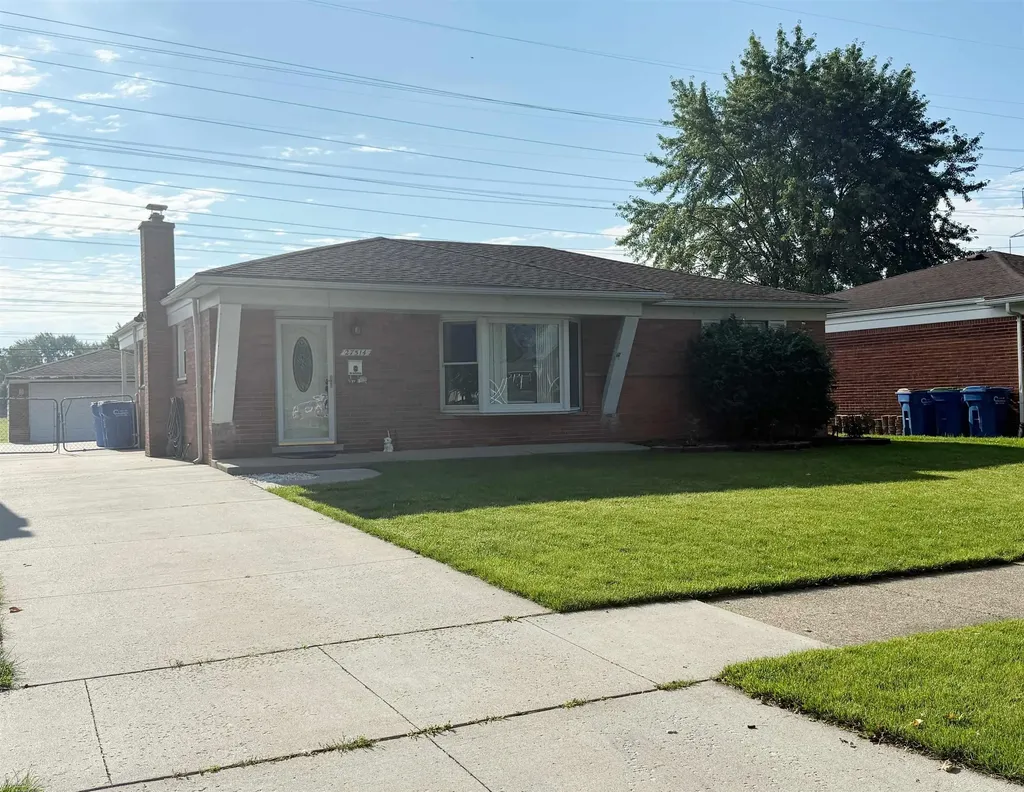 27514 Palomino Street Warren City MI 48093