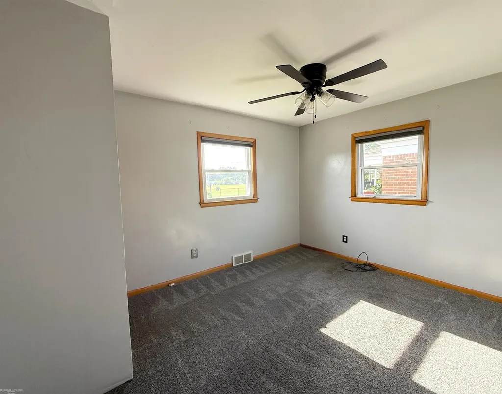 27514 Palomino Street Warren City MI 48093