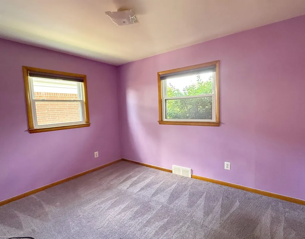 27514 Palomino Street Warren City MI 48093