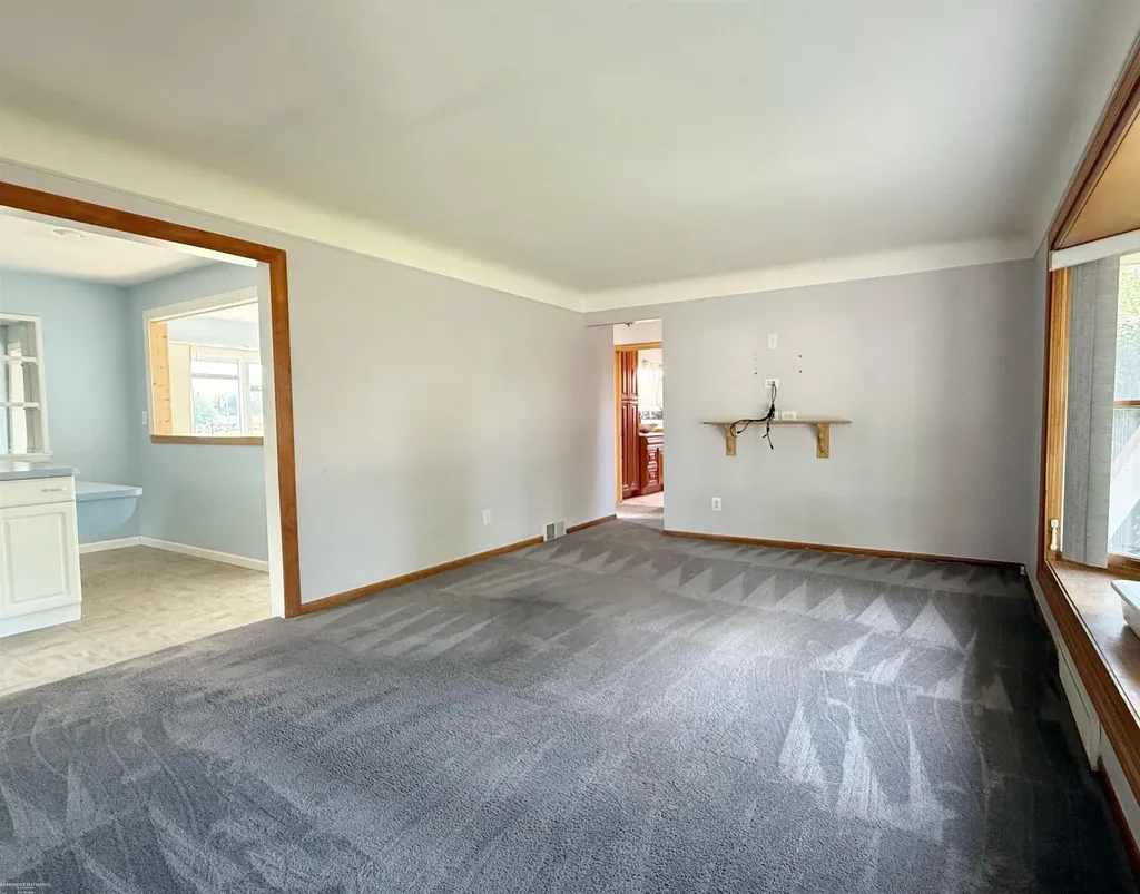 27514 Palomino Street Warren City MI 48093
