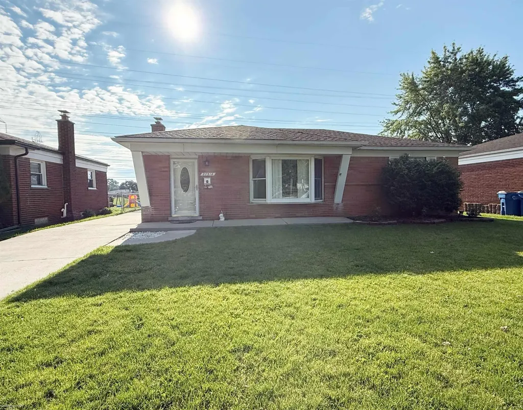 27514 Palomino Street Warren City MI 48093