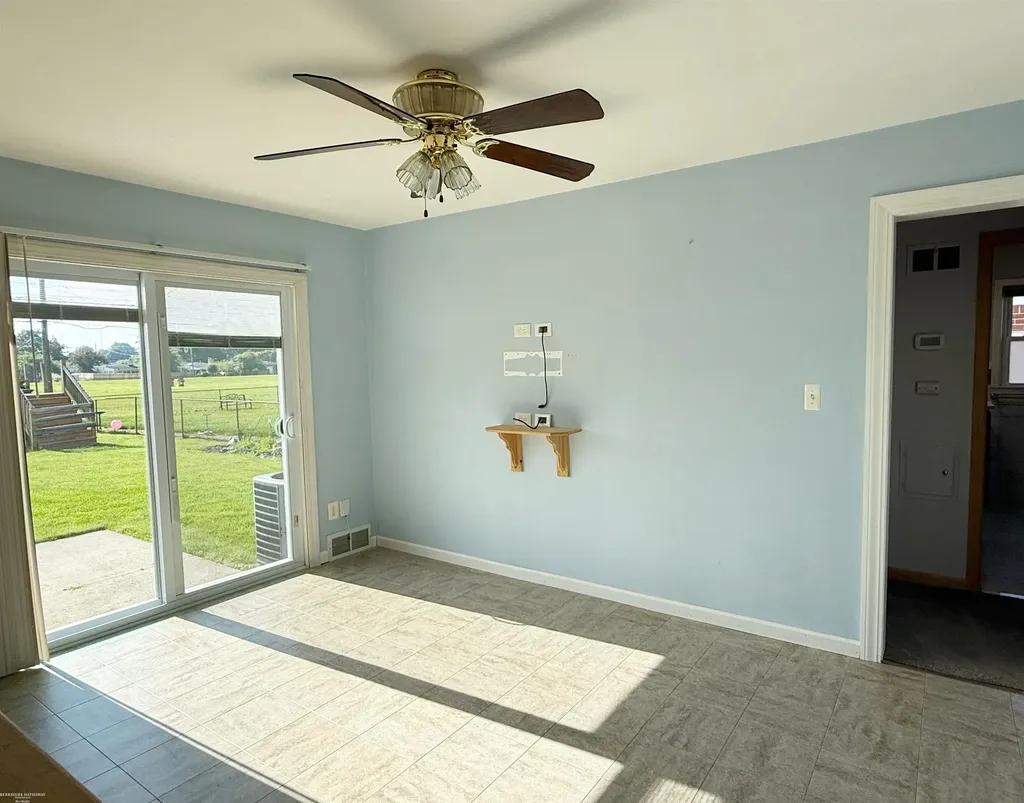 27514 Palomino Street Warren City MI 48093