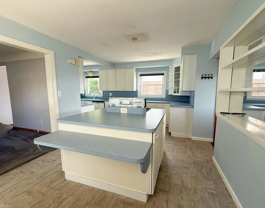 27514 Palomino Street Warren City MI 48093