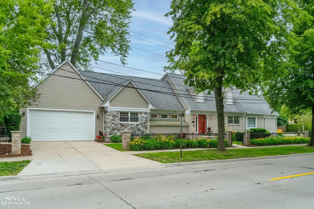 20675 Morningside Drive Grosse Pointe Woods City MI 48236
