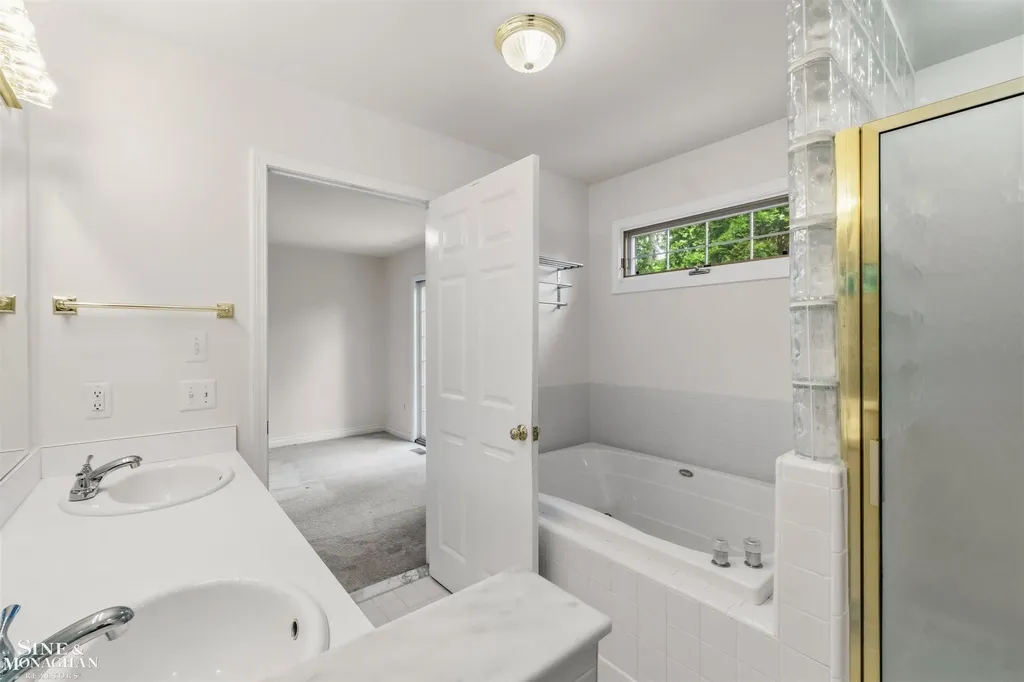 20675 Morningside Drive Grosse Pointe Woods City MI 48236