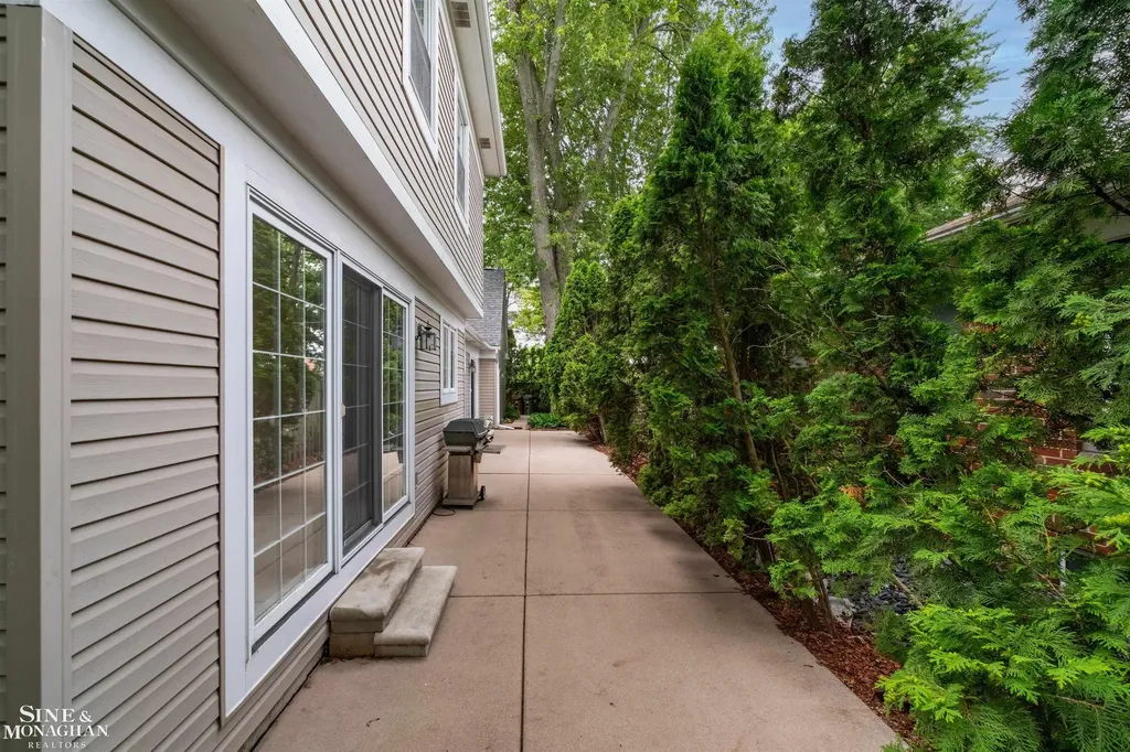 20675 Morningside Drive Grosse Pointe Woods City MI 48236