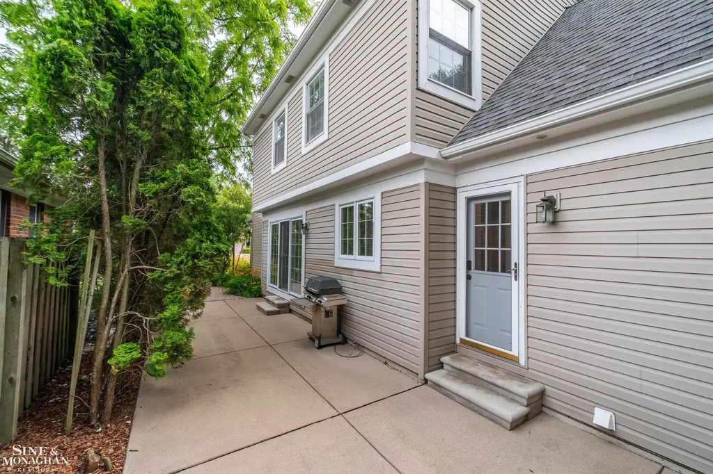 20675 Morningside Drive Grosse Pointe Woods City MI 48236