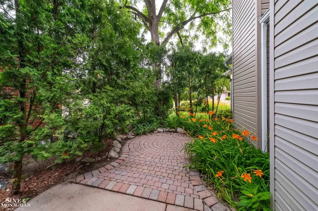 20675 Morningside Drive Grosse Pointe Woods City MI 48236
