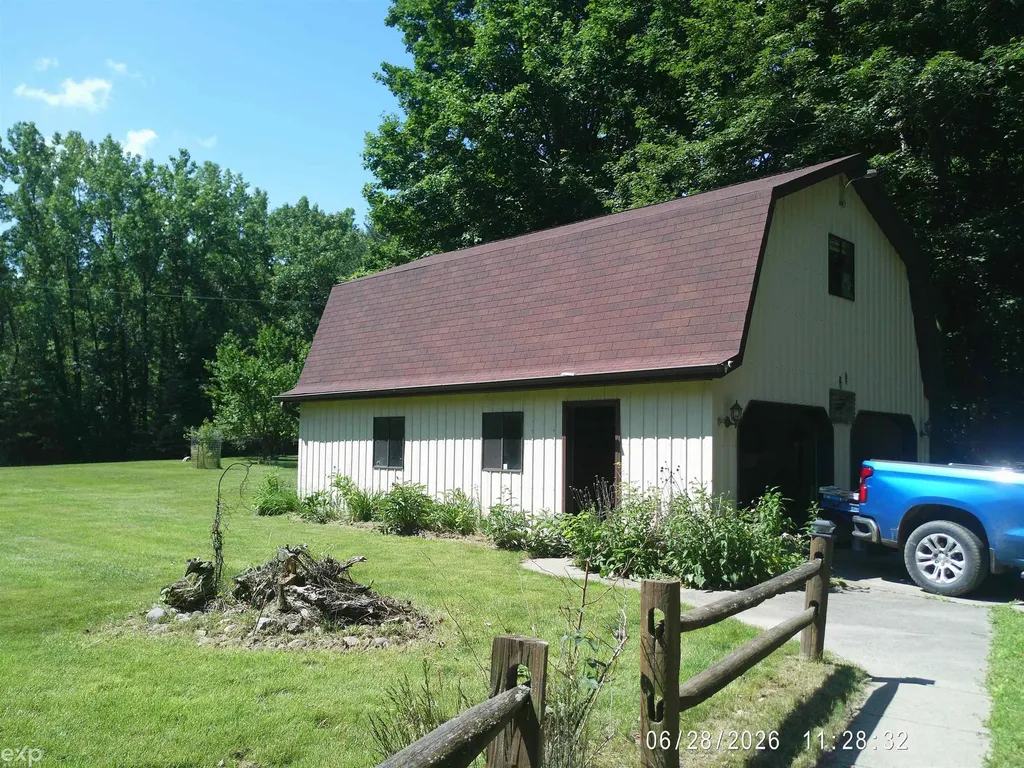 4707 Dixon Road Juniata Township MI 48723