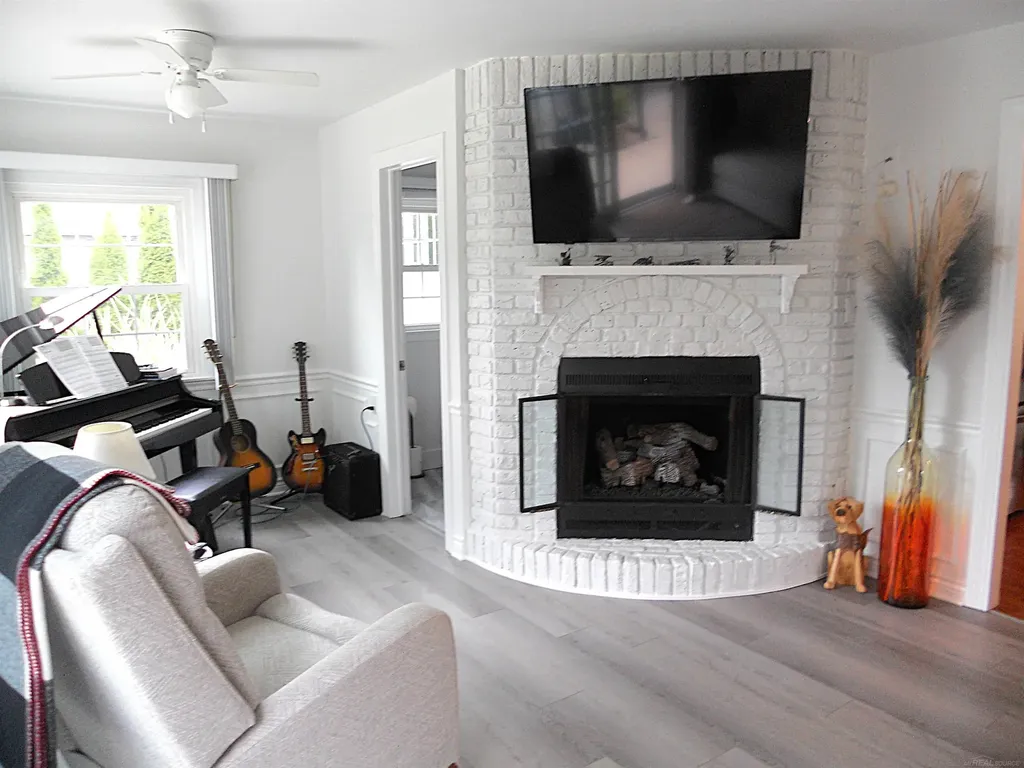 625 Rewold Drive Rochester City MI 48307