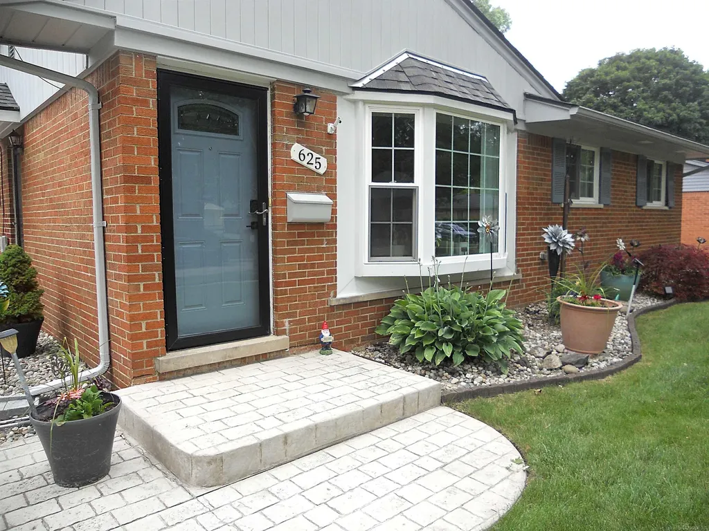 625 Rewold Drive Rochester City MI 48307