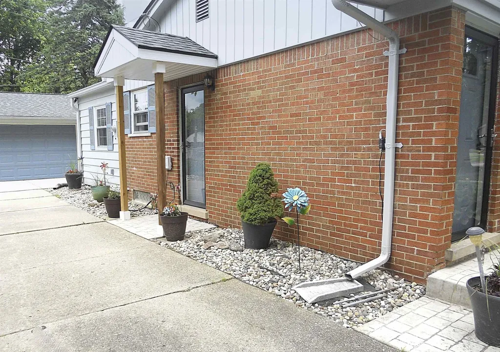 625 Rewold Drive Rochester City MI 48307