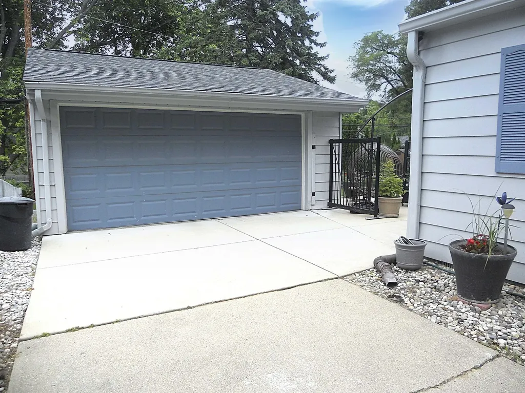 625 Rewold Drive Rochester City MI 48307