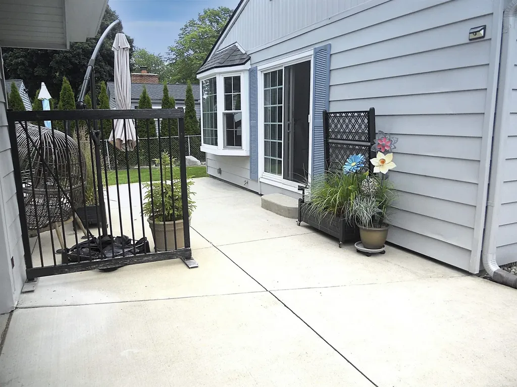 625 Rewold Drive Rochester City MI 48307