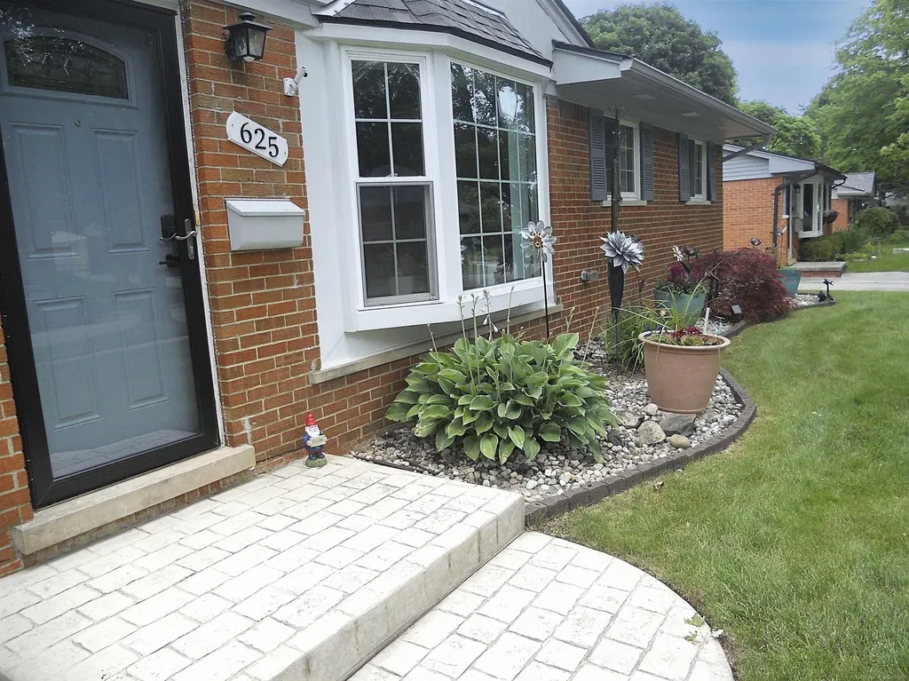 625 Rewold Drive Rochester City MI 48307