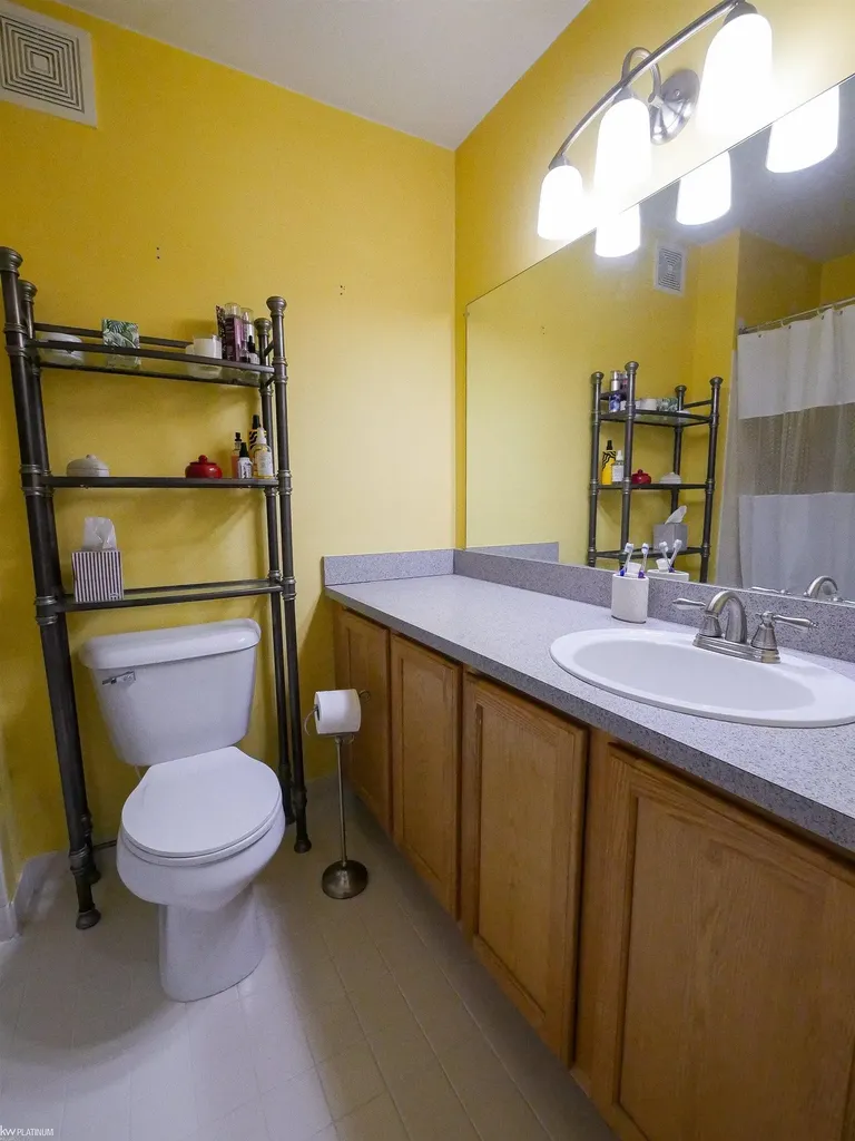 25699 Maritime Cir Circle Harrison Charter Township MI 48045