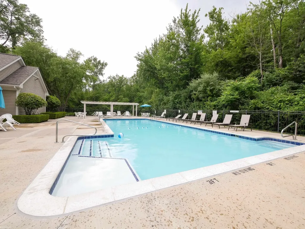 25699 Maritime Cir Circle Harrison Charter Township MI 48045