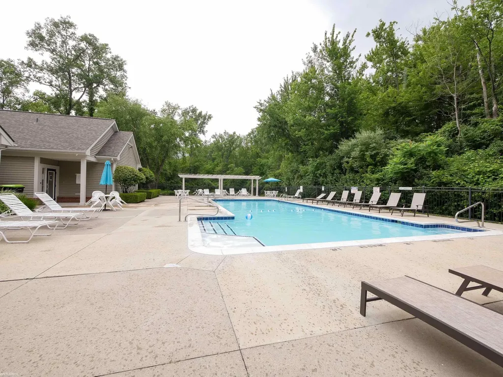 25699 Maritime Cir Circle Harrison Charter Township MI 48045