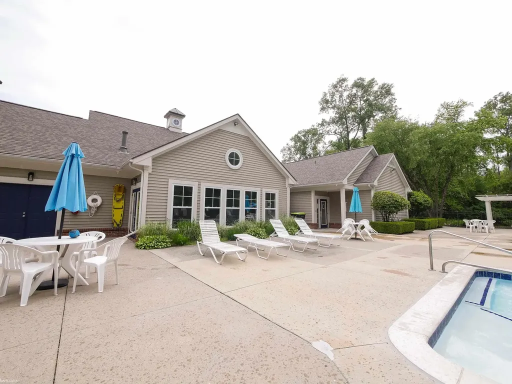 25699 Maritime Cir Circle Harrison Charter Township MI 48045