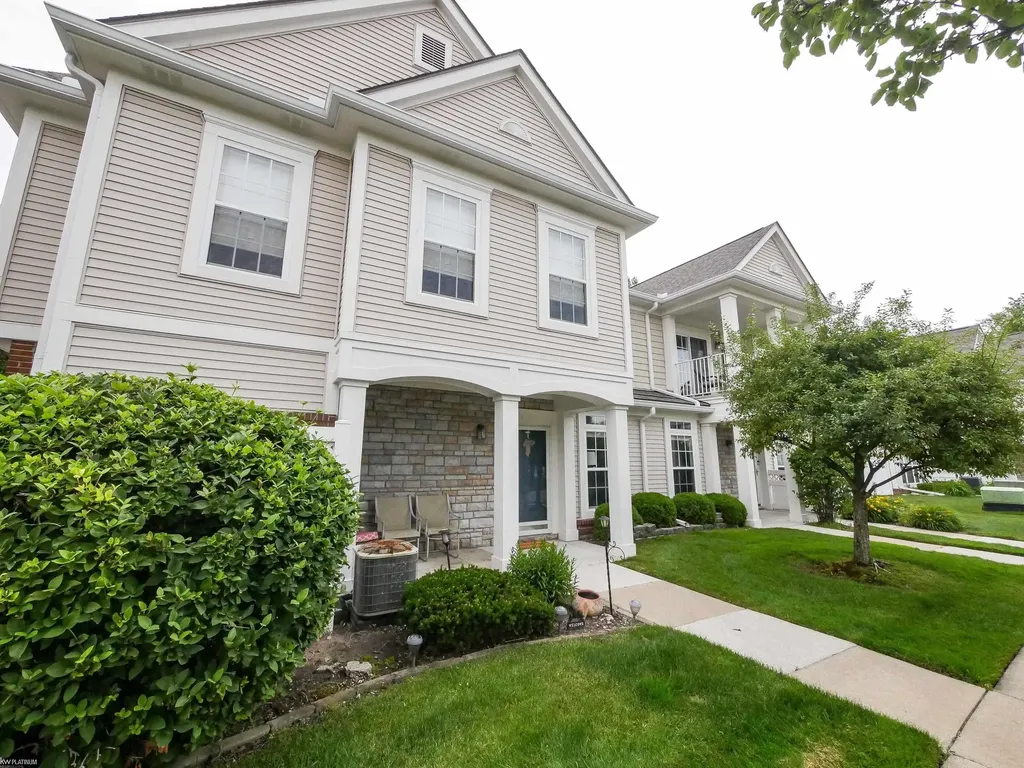 25699 Maritime Cir Circle Harrison Charter Township MI 48045
