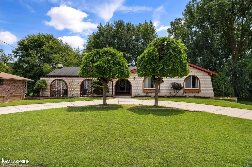 37632 Joanne Drive Clinton Charter Township MI 48036